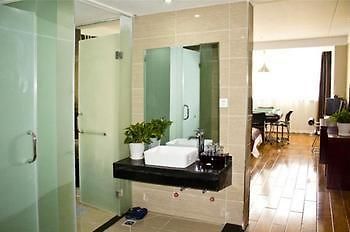 Provence Garden Hotel อู่ฮั่น ภายนอก รูปภาพ